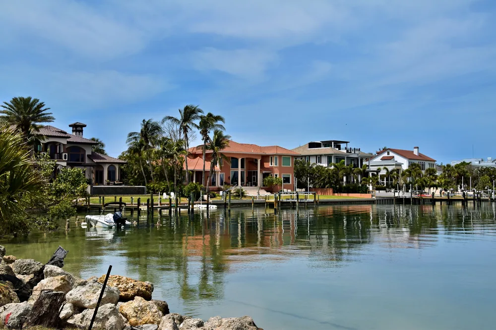 Waterfront homes with private docks in Sarasota, Florida